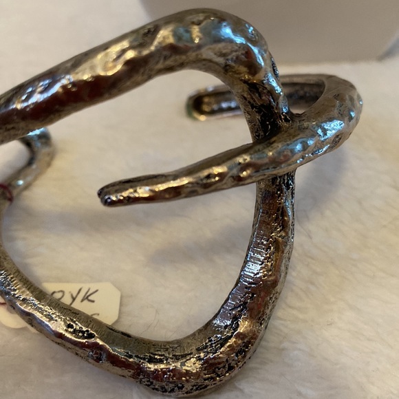 🆕Vintage-look Hammered/Abstract Cuff Bracelet - Picture 6 of 6